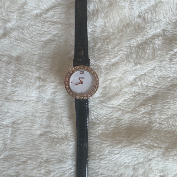 Authentic Fendi rose and black leather strap watch without a box - Picture 2 of 8